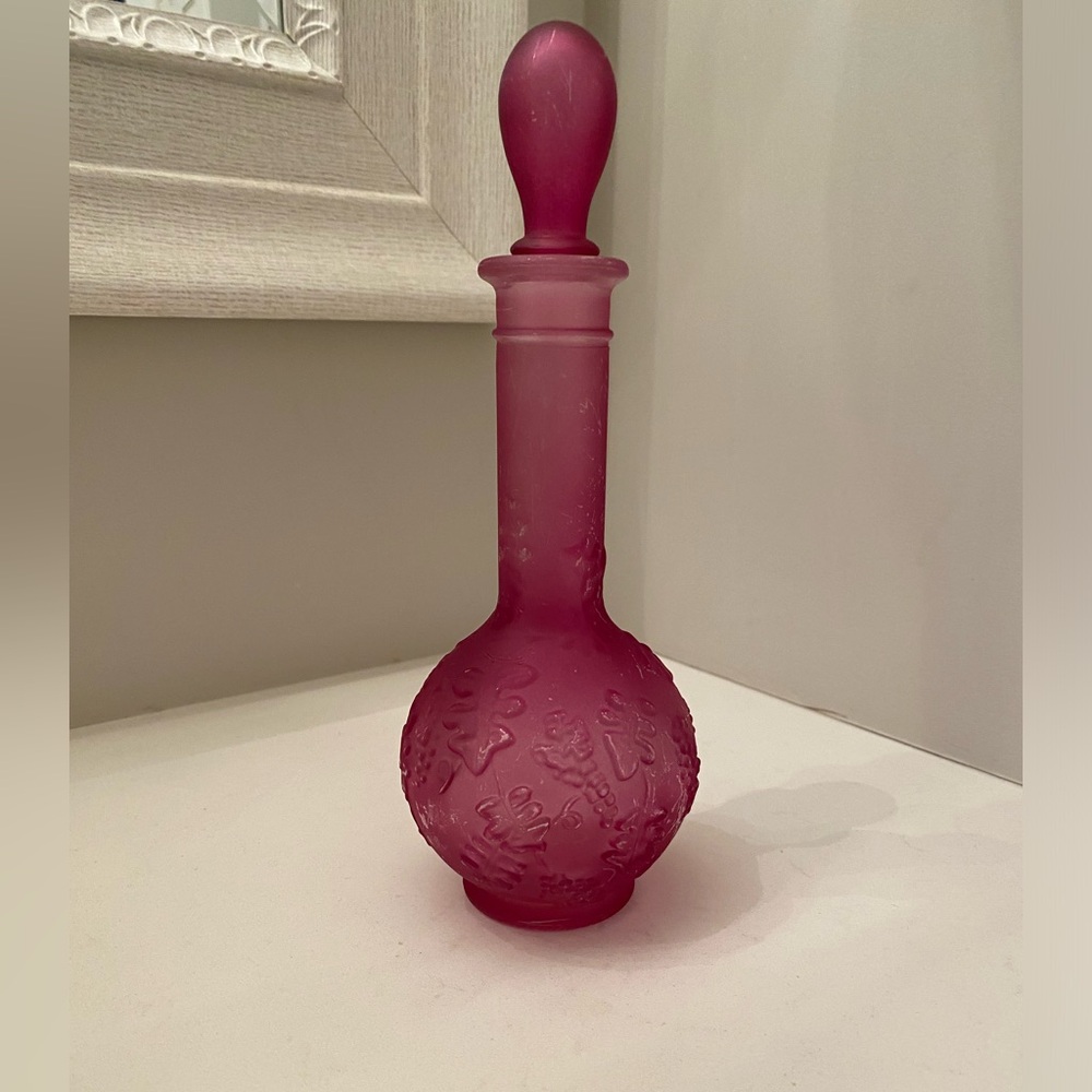 Avon Skin So Soft Bath Oil Purple Glass Genie Bottled Embossed Grapes Vintage